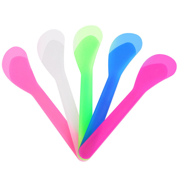 Műanyag kozmetikai spatula színes
